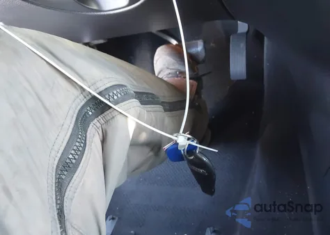 2013 Jeep Grand Cherokee Overland z USA, uszkodzony, nr VIN 1C4RJFCG7DC522421